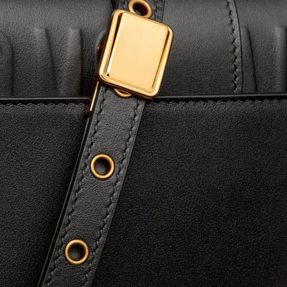 Schultertasche mit Kette